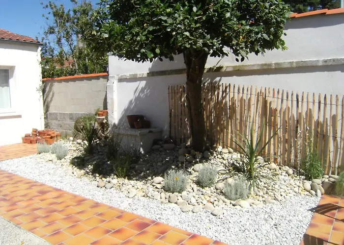 Holiday home Maison A Fouras, 3 Chambres, Cour Ombragee, Proche Centre Et Plages - Fr-1-709-67
